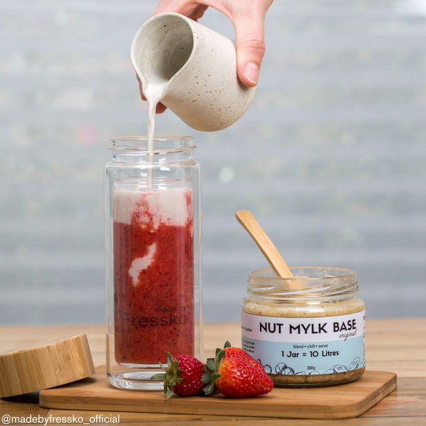 strawberry and nut mylk smoothie recipe in a Fressko Flask
