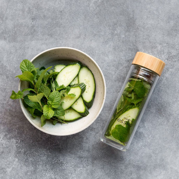 Cucumber and mint water infusion in TOUR Fressko glass flask