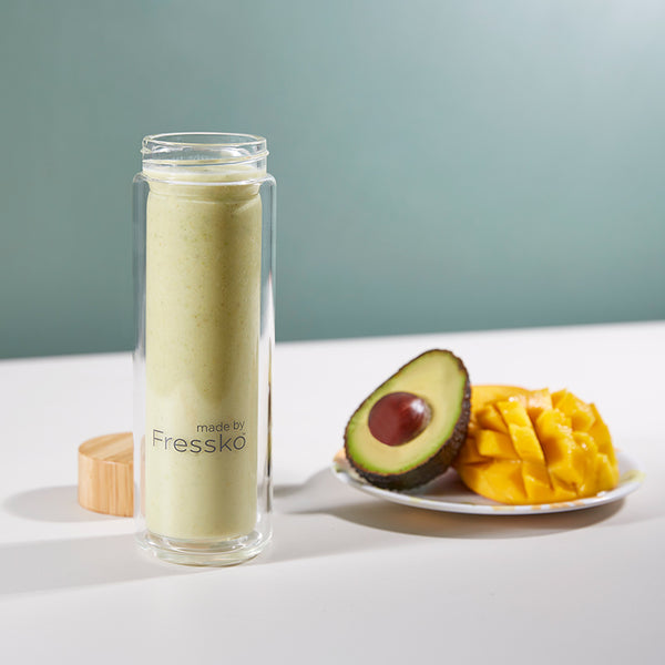 Avocado and mango smoothie in Fressko Tour glass flask